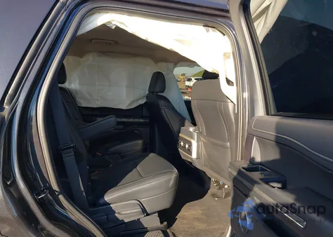 2024 Ford Expedition Xlt z USA, uszkodzony, nr VIN 1FMJU1J87REA40087